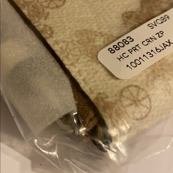 COACH Horse and carriage cream & beige wristlet - Picture 6 of 12